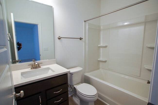 Building Photo - 2024 Eva Pearl Dr