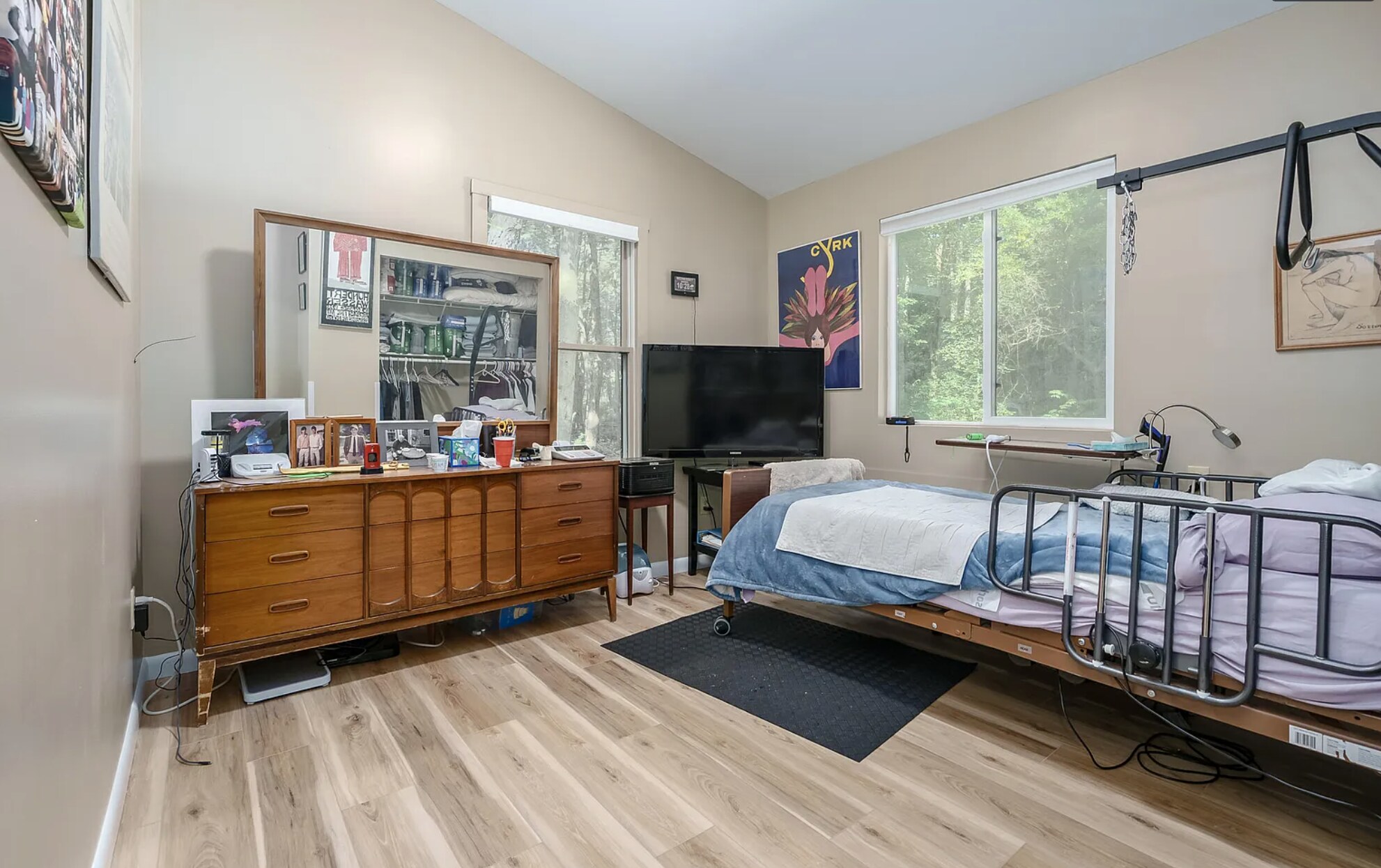 Building Photo - 5884 E P Ave