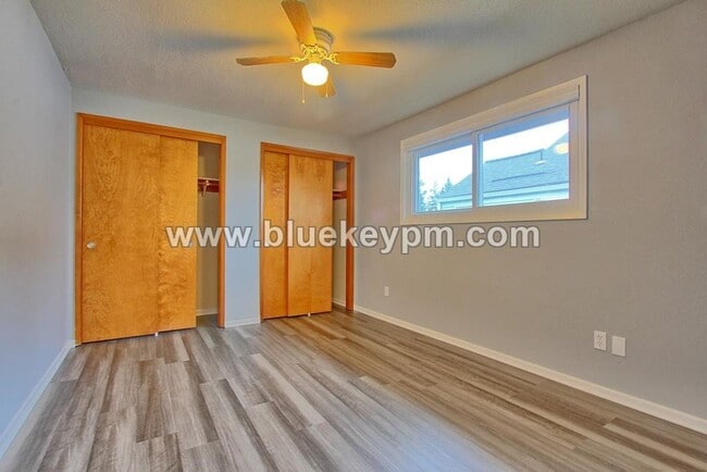 Building Photo - 2 Bed, 1 Bath Home in Rose Village Neighbo...
