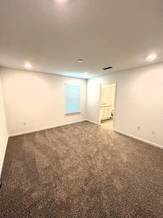 Building Photo - 133 Staggerbush St