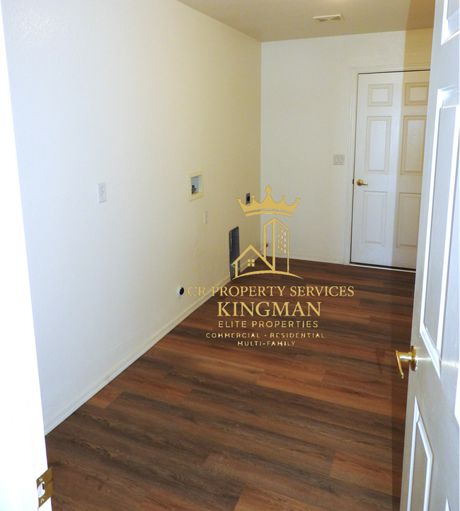 Building Photo - Beautiful 3 bed 2 bath Split Floor plan home - Near KRMC Hualapai Mountain Campus