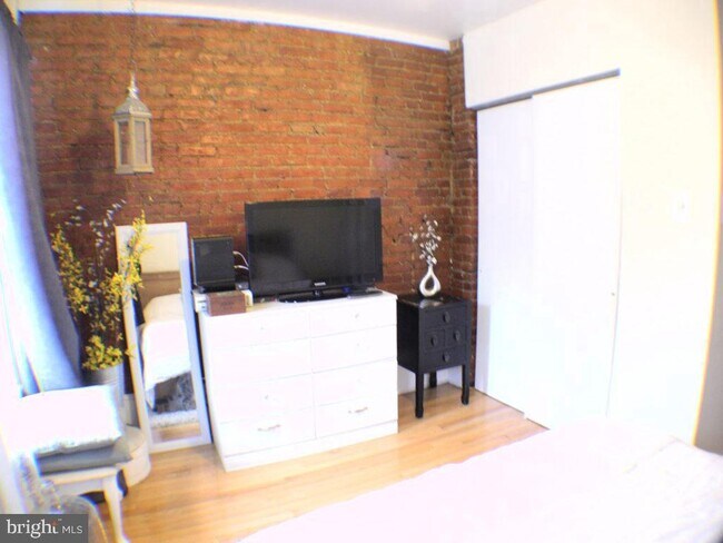 Building Photo - 620 S 3rd St