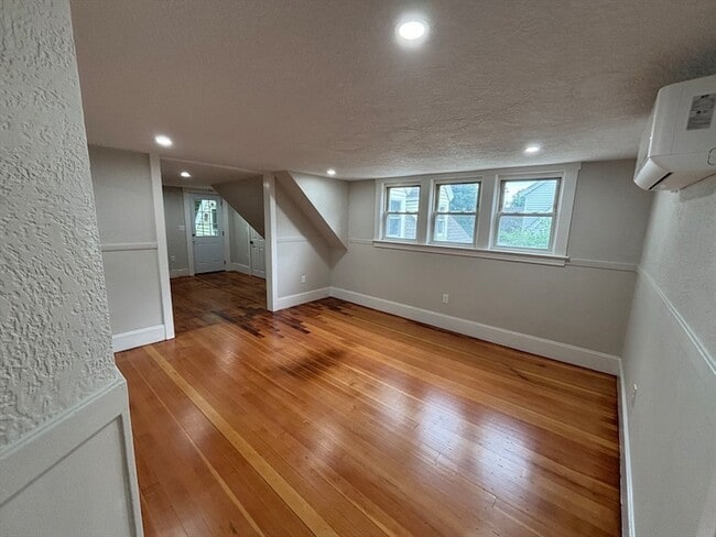 Primary Photo - 22 Pleasant St