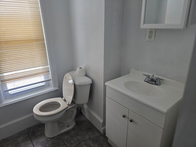 Building Photo - 633 Westminster St