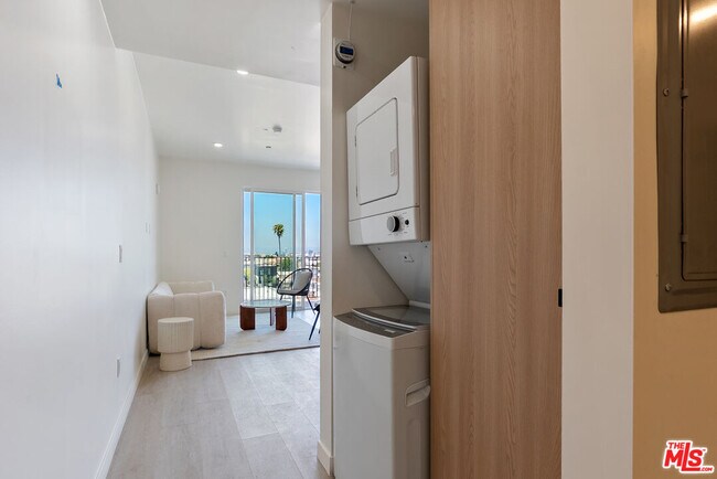 Building Photo - 1124 Normandie Ave