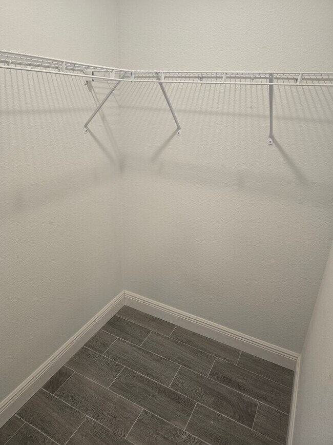 Building Photo - Gorgeous Brand-New 3/2 Townhome in Lakesid...