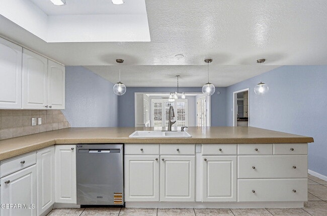 Building Photo - 6141 Sierra Valle Ln