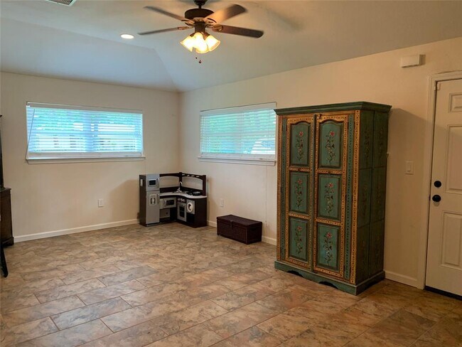Building Photo - 1630 Crestdale Dr