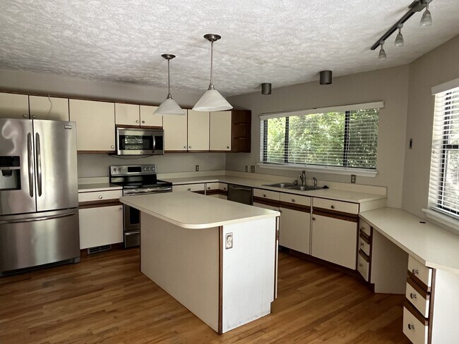 Building Photo - 5480 Eastwind Rd
