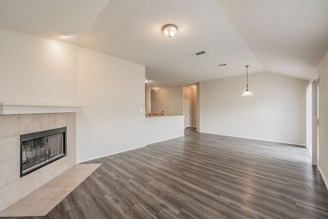 Building Photo - 636 Saddleway Dr