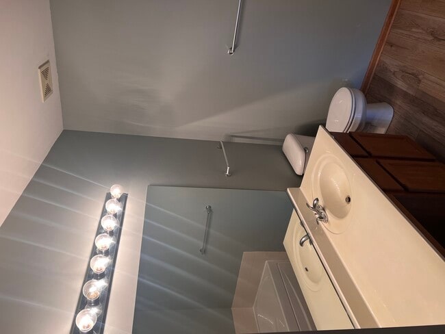 Building Photo - 5111 Freeport Ct