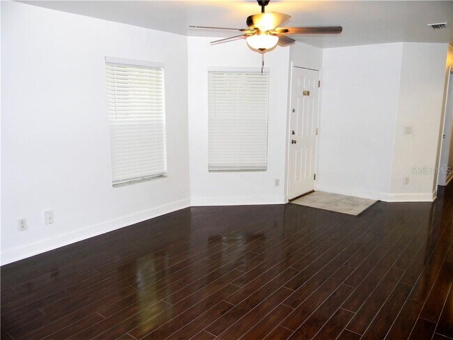 Building Photo - 8846 Coral Palms Ct