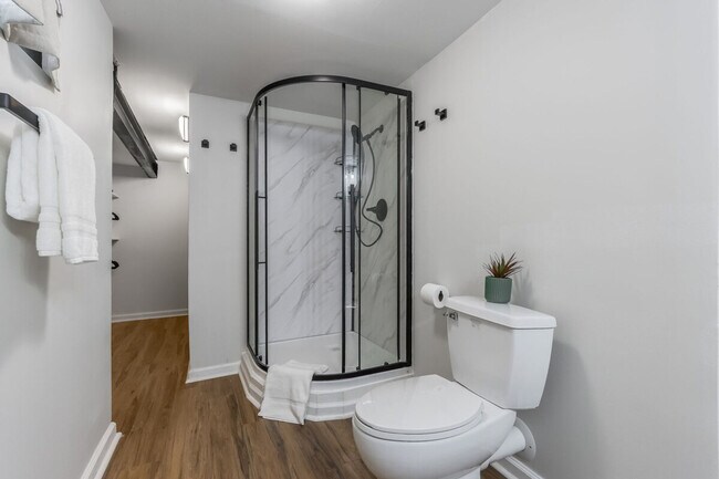 Building Photo - 4945 N Euclid Ave