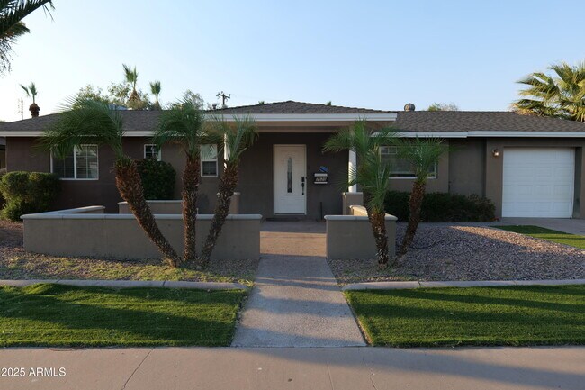 Building Photo - 7520 E Coolidge St