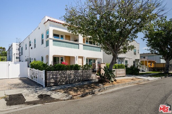 Building Photo - 5847 1/2 Ernest Ave