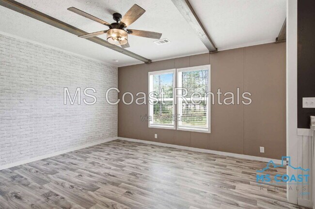 Building Photo - 13821 School Land Rd
