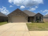 Building Photo - Newer Home in Legacy Pointe Subdivision in...