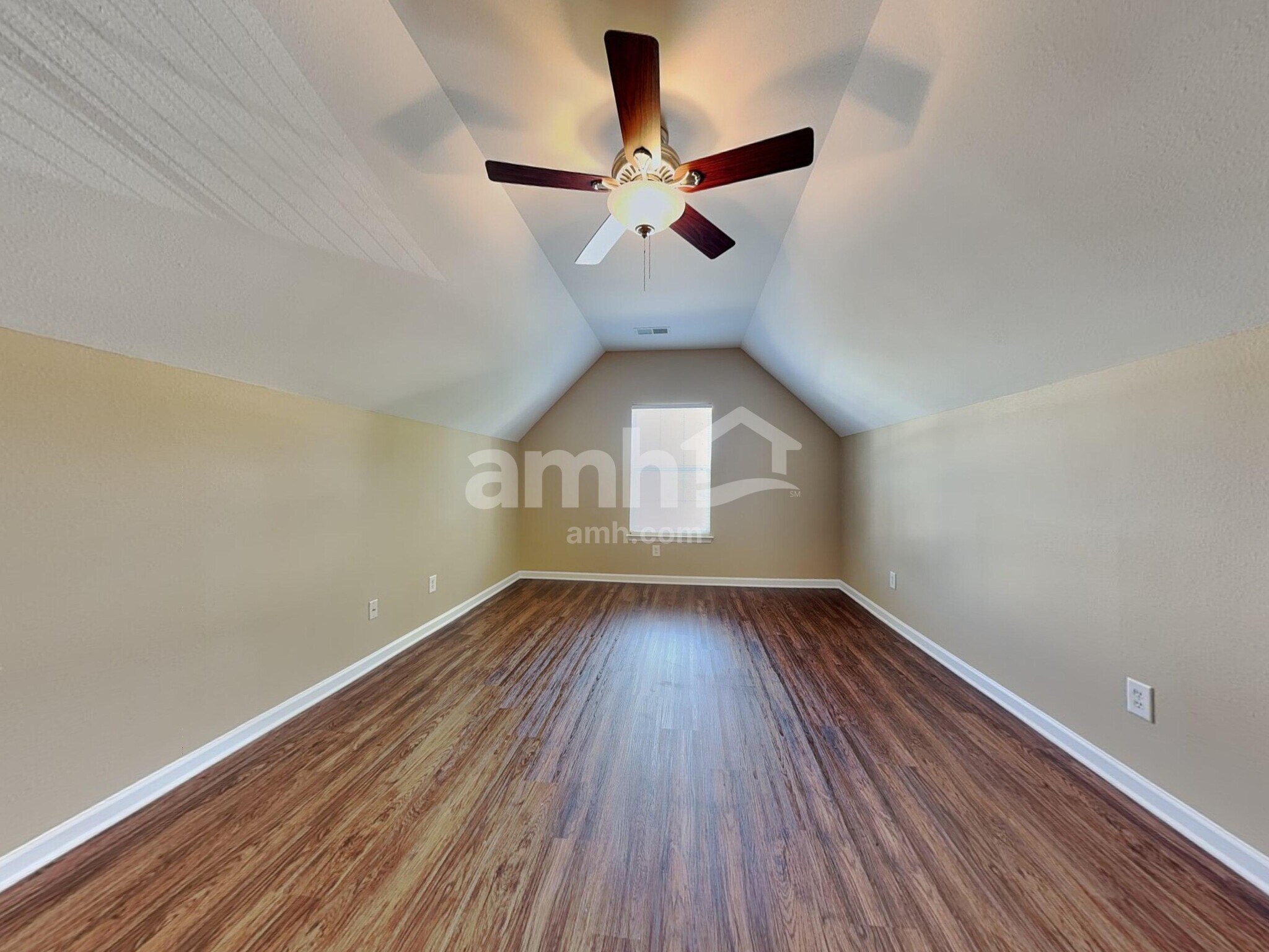 Building Photo - 2524 Ingleside Dr