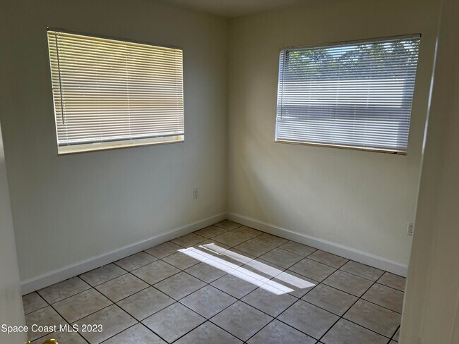 Building Photo - 2174 Shelby Dr