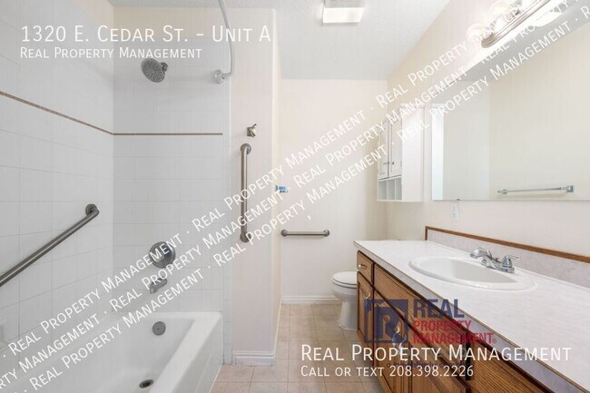 Building Photo - 1320 E Cedar St