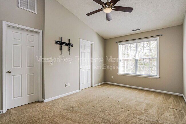 Building Photo - 335 Anterbury Dr