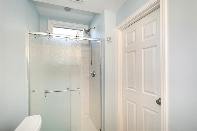 Building Photo - 7 Whitehead Ave