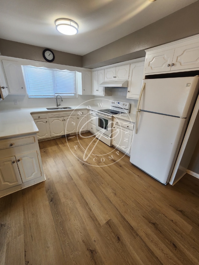 Building Photo - Charming 2-Bed, 2-Bath Condo with many upd...