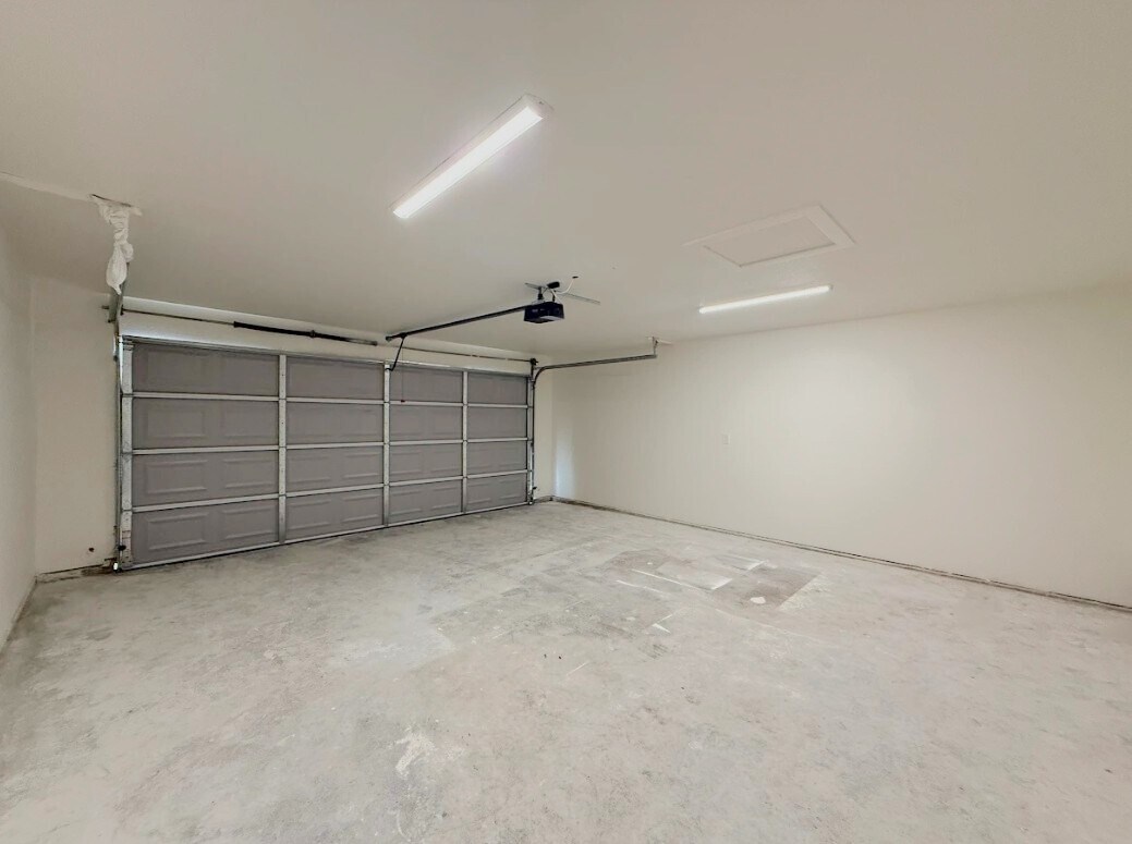 Building Photo - 1422 Lansing St