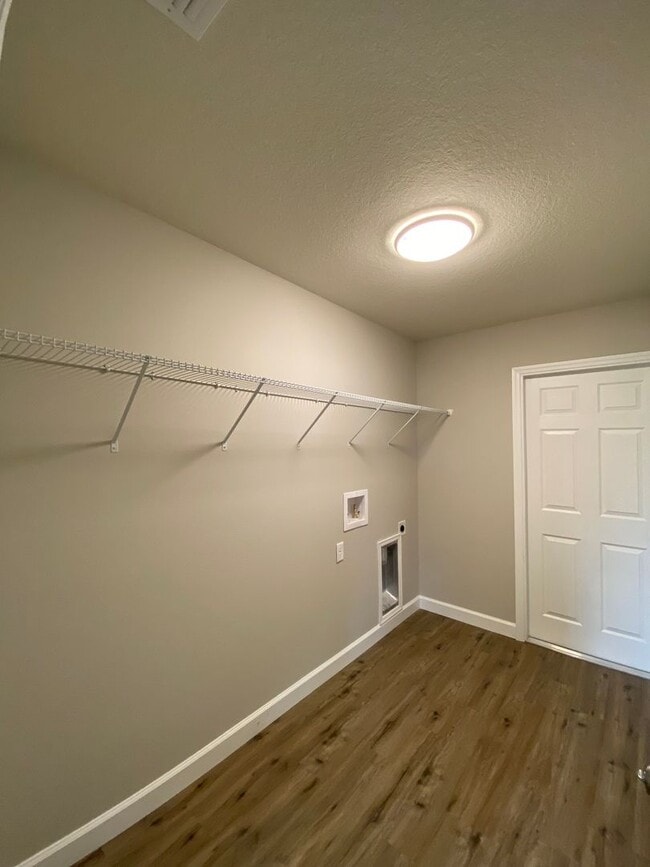 Building Photo - Custom Home - Desirable SE Belleview Neigh...