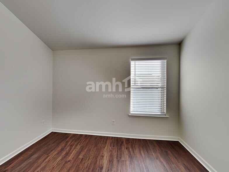 Building Photo - 421 Lossie Ln