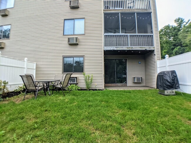 Building Photo - 107 Treetop Cir