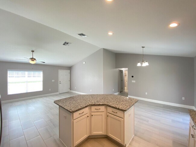 Building Photo - 52 Oak Cir