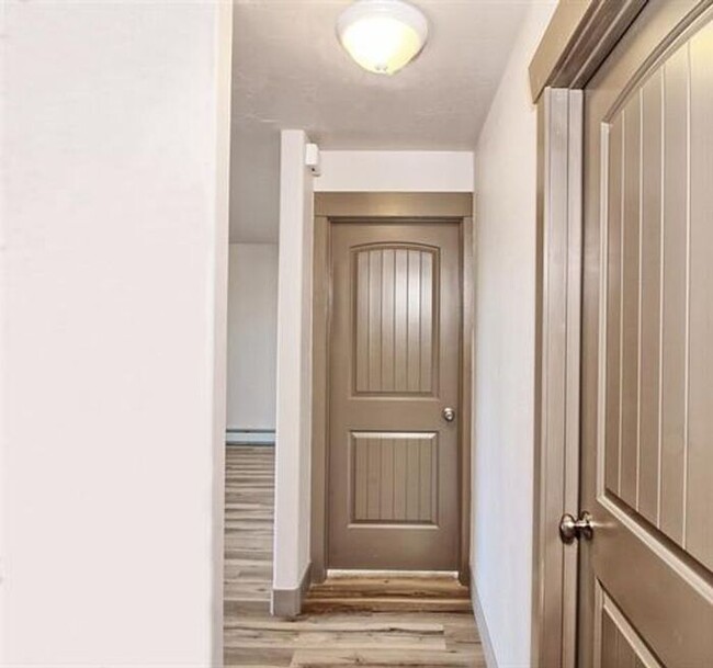 Building Photo - Stunning, Newly Remodeled Condo in Southri...