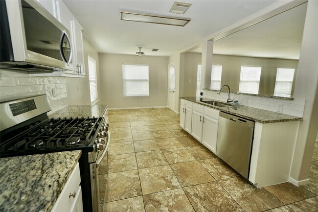 Building Photo - 2434 Ranch Hollow Ct