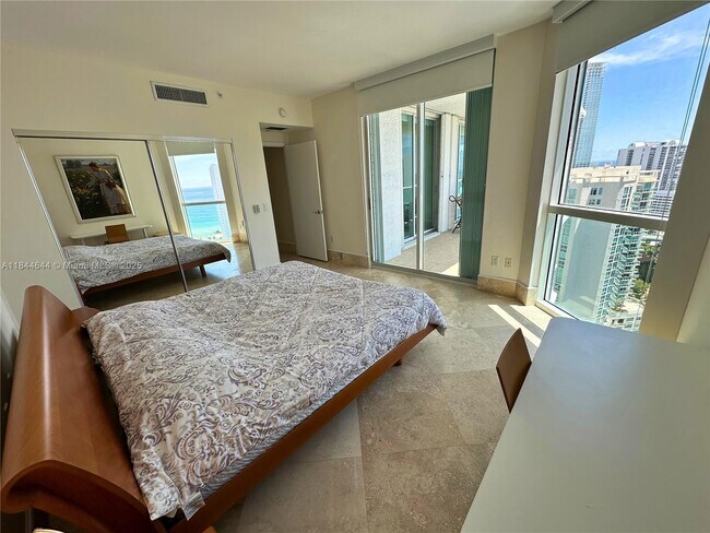 Building Photo - 16500 Collins Ave