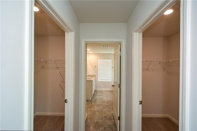 Building Photo - 331 Belmont Dr