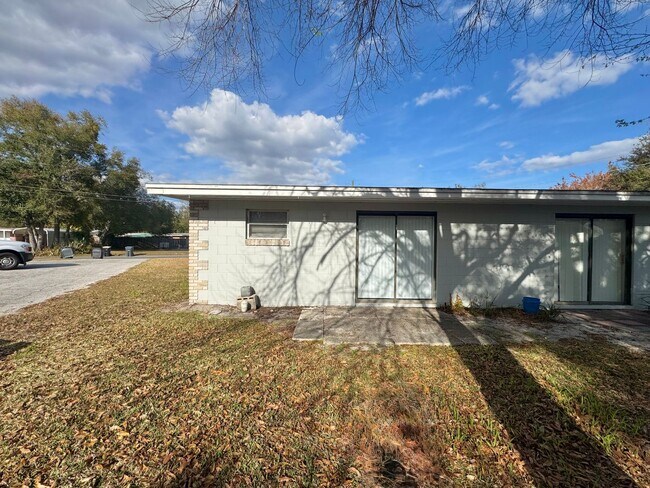 Building Photo - Off Havendale - End Unit Duplex