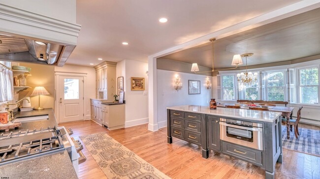 Building Photo - 17 S Derby Ave