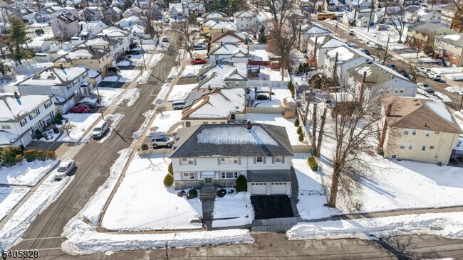 Building Photo - 686 Gates Terrace
