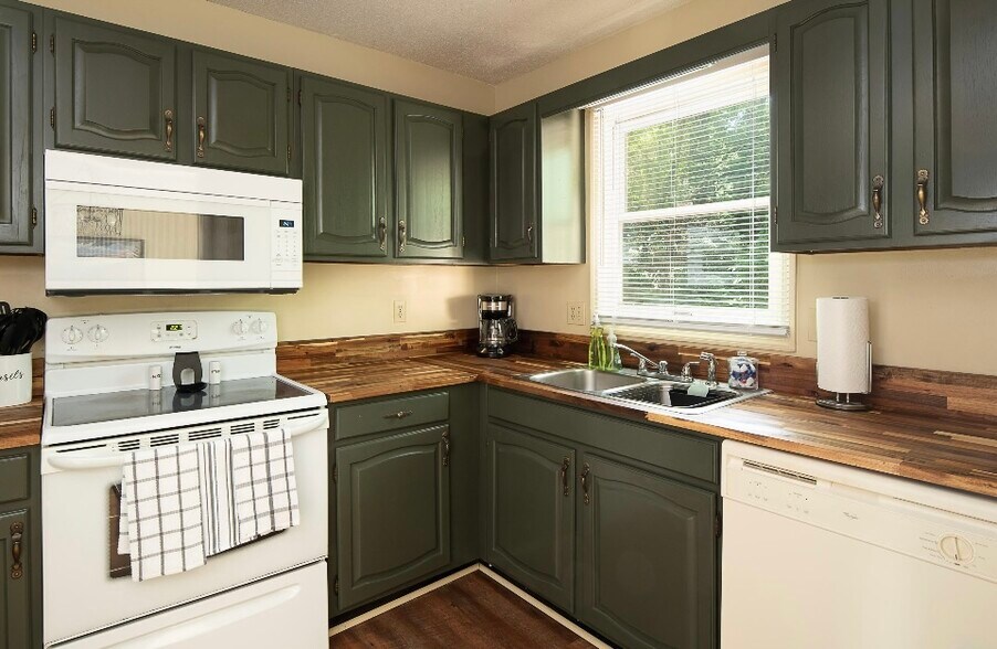 Primary Photo - 103 Arcadia Lane Unit D