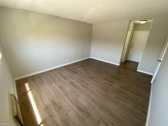 Building Photo - 1208 S Norton Ave