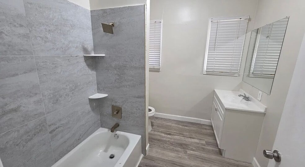 Building Photo - 2805 S Jennings Ave