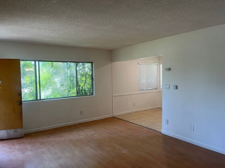 Building Photo - 6600 Whitsett Ave