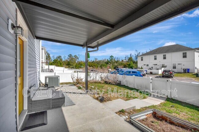 Building Photo - 3988 Hillyard St