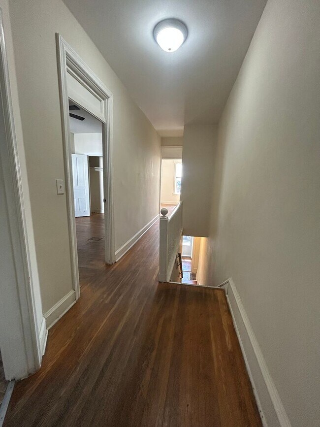 Building Photo - Spacious 3 bedroom uptown, Harrisburg