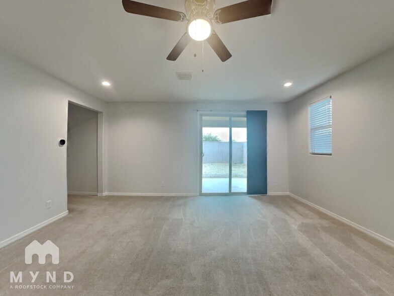 Building Photo - 815 N 109th Dr