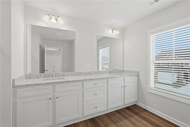 Building Photo - 2206 Chant St