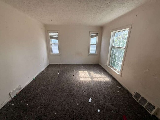 Building Photo - 3-BED, 1 BATH BEAUTIFUL SINGLE- FAMILY HOME IN MAPLE HEIGHTS!.