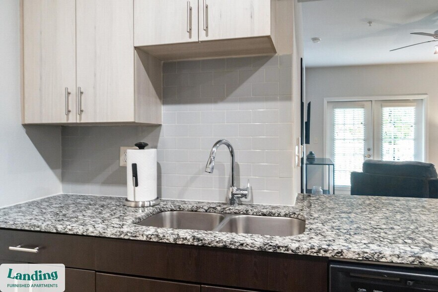 Building Photo - 655 W Mallard Creek Church Rd