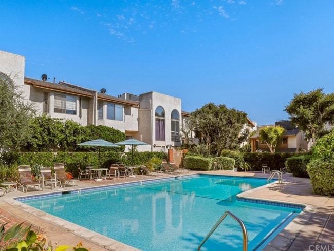 Building Photo - 5323 Coldwater Canyon Ave